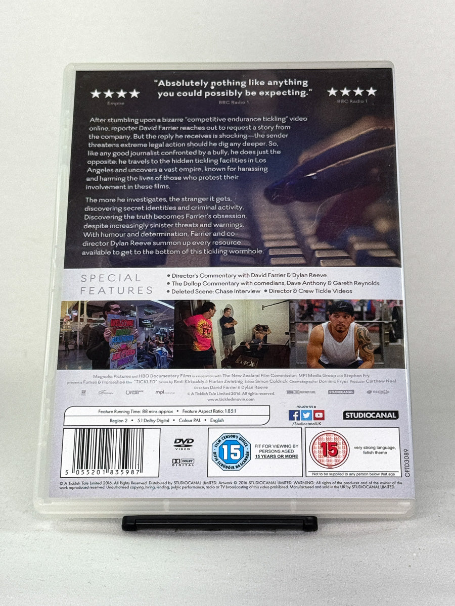 DVD-cover-bakside til filmen Tickled – Brukt DVD fra nettbutikken Brukbar Film