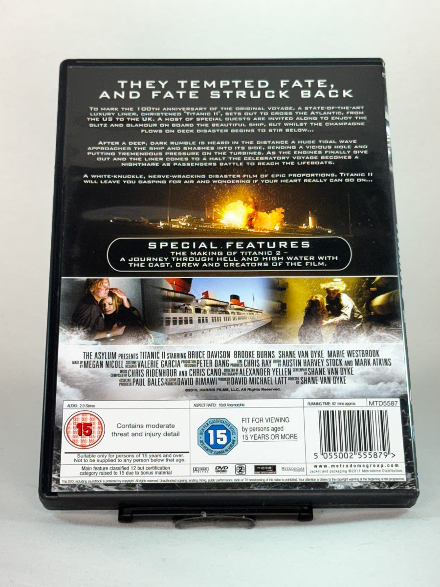 Bakside av DVD-cover for Titanic 2 – brukt katastrofefilm på DVD med ekstramateriale og filmfakta, tilgjengelig hos Brukbar Film