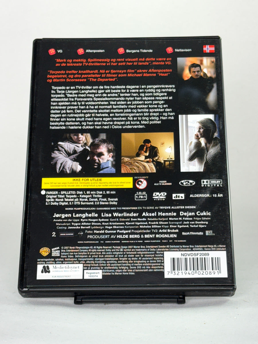 DVD-bakside til filmen Torpedo
Baksiden viser info, spesifikasjoner og eventuell ekstratekst – produktbilde fra nettbutikken Brukbar Film
