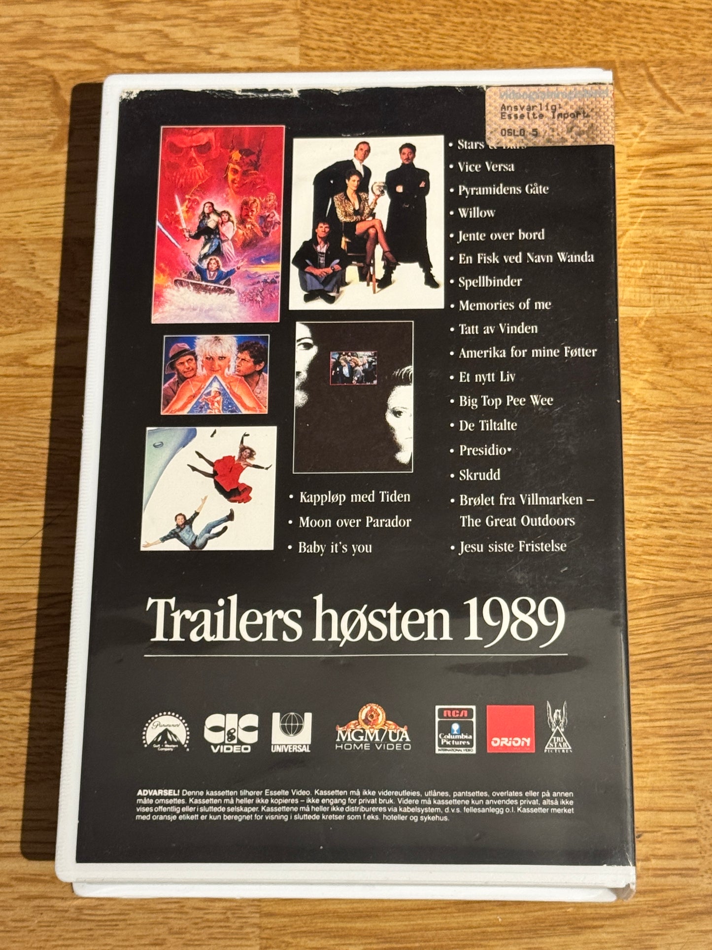 Bakside av cover til trailers høsten 1989, brukt vhs hos Brukbar Film