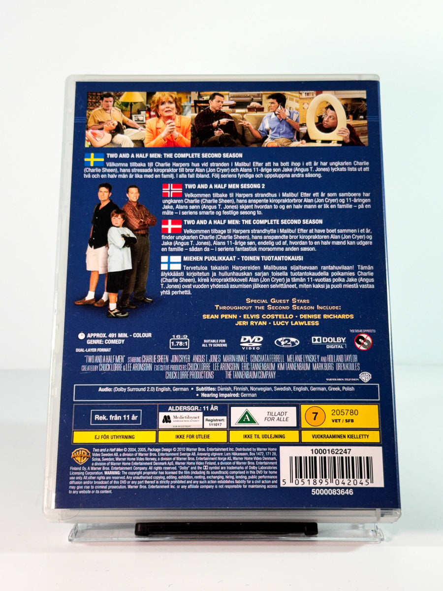 Bakside av cover til Two and a Half Men – The Complete Second Season, brukt original DVD hos Brukbar Film