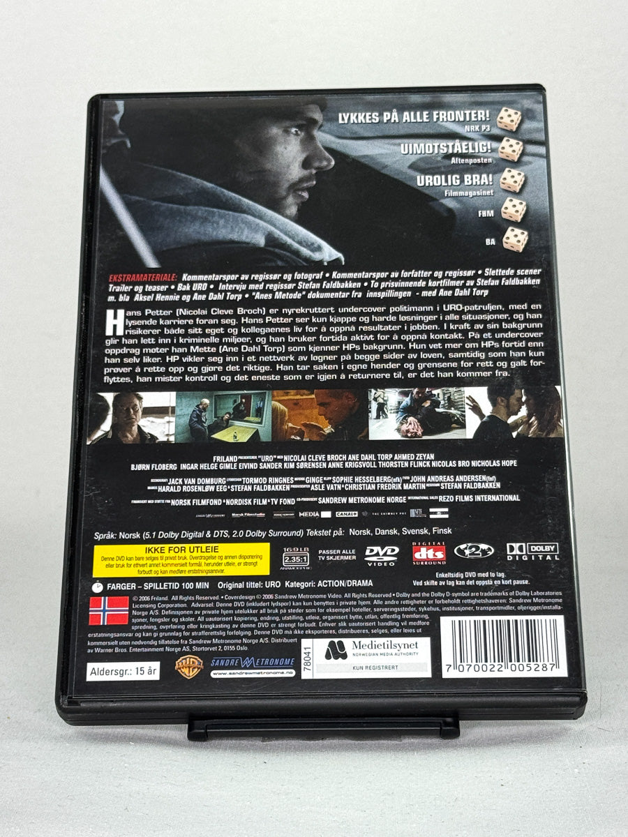 DVD-bakside til filmen URO
Baksiden viser info, spesifikasjoner og eventuell ekstratekst – produktbilde fra nettbutikken Brukbar Film