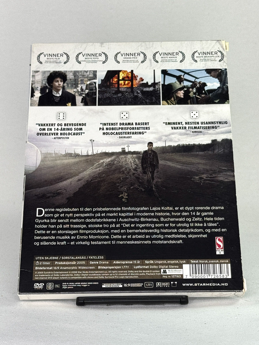 DVD-cover-bakside til filmen Uten skjebne, bruktfilm hos nettbutikken Brukbar Film
