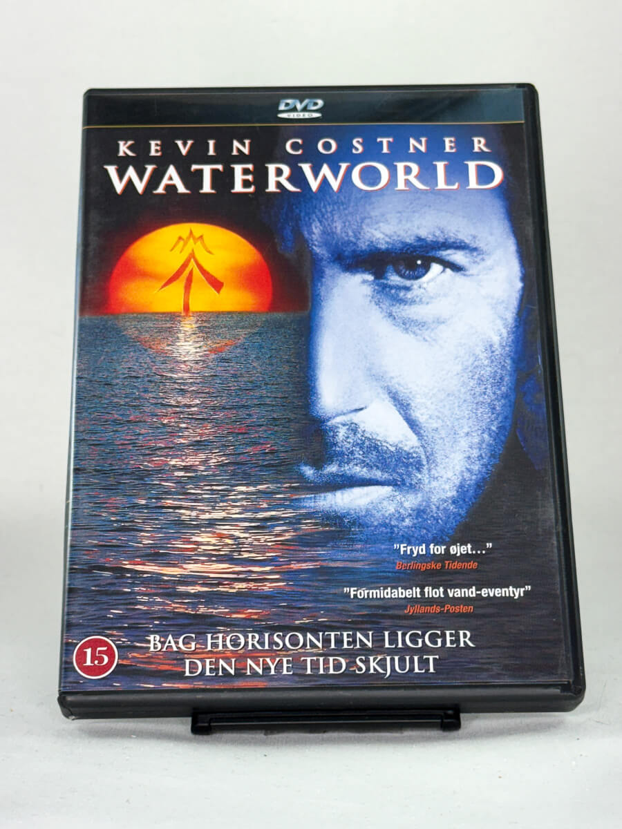 DVD-forside til filmen Waterworld
Originalt cover brukt for produktbilde i nettbutikken Brukbar Film