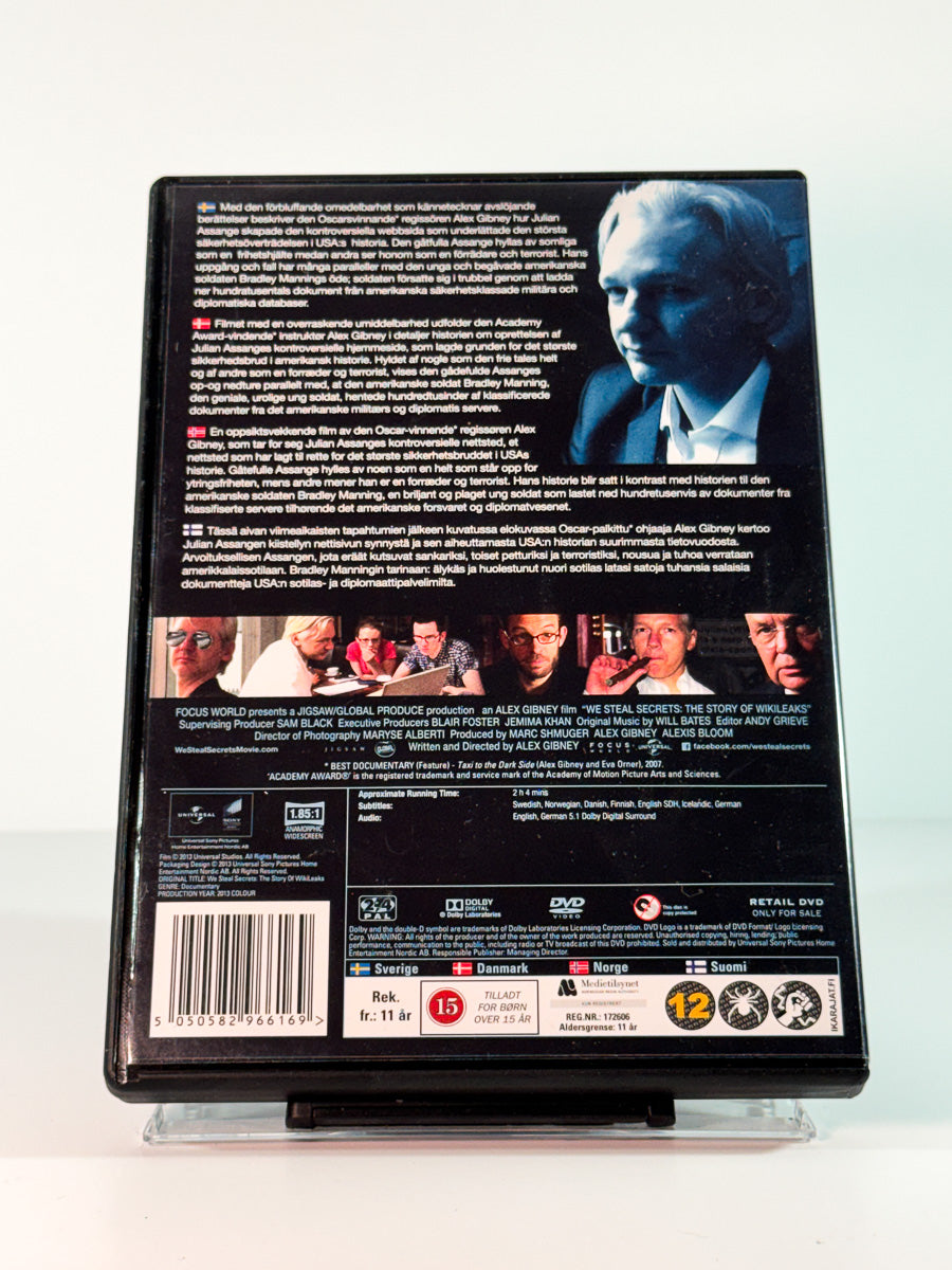Bakside av cover til We Steal Secrets – The Story of WikiLeaks, bruktfilm på DVD hos Brukbar Film