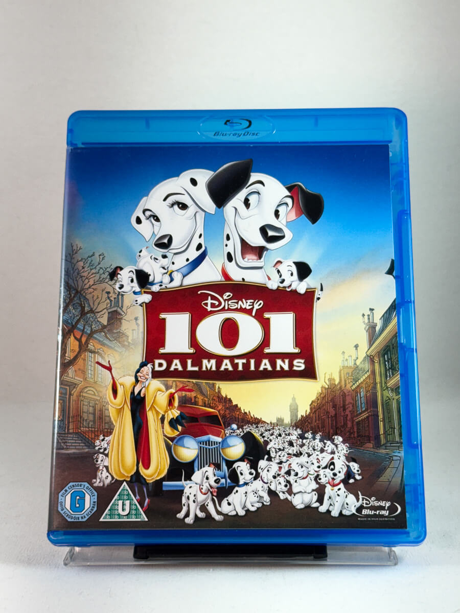 Forside av Blu-ray-cover til 101 Dalmatians – klassisk Disney-eventyr i animert form, perfekt for barn og familie, brukte Blu-ray-filmer tilgjengelig hos Brukbar Film.