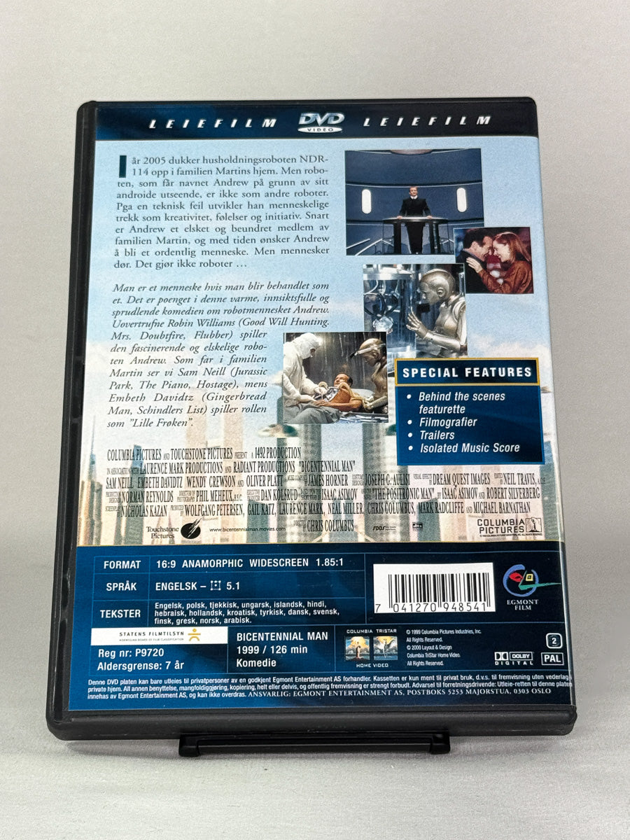 DVD-bakside til filmen 200-årsmannen
Baksiden viser info, spesifikasjoner og eventuell ekstratekst – produktbilde fra nettbutikken Brukbar Film