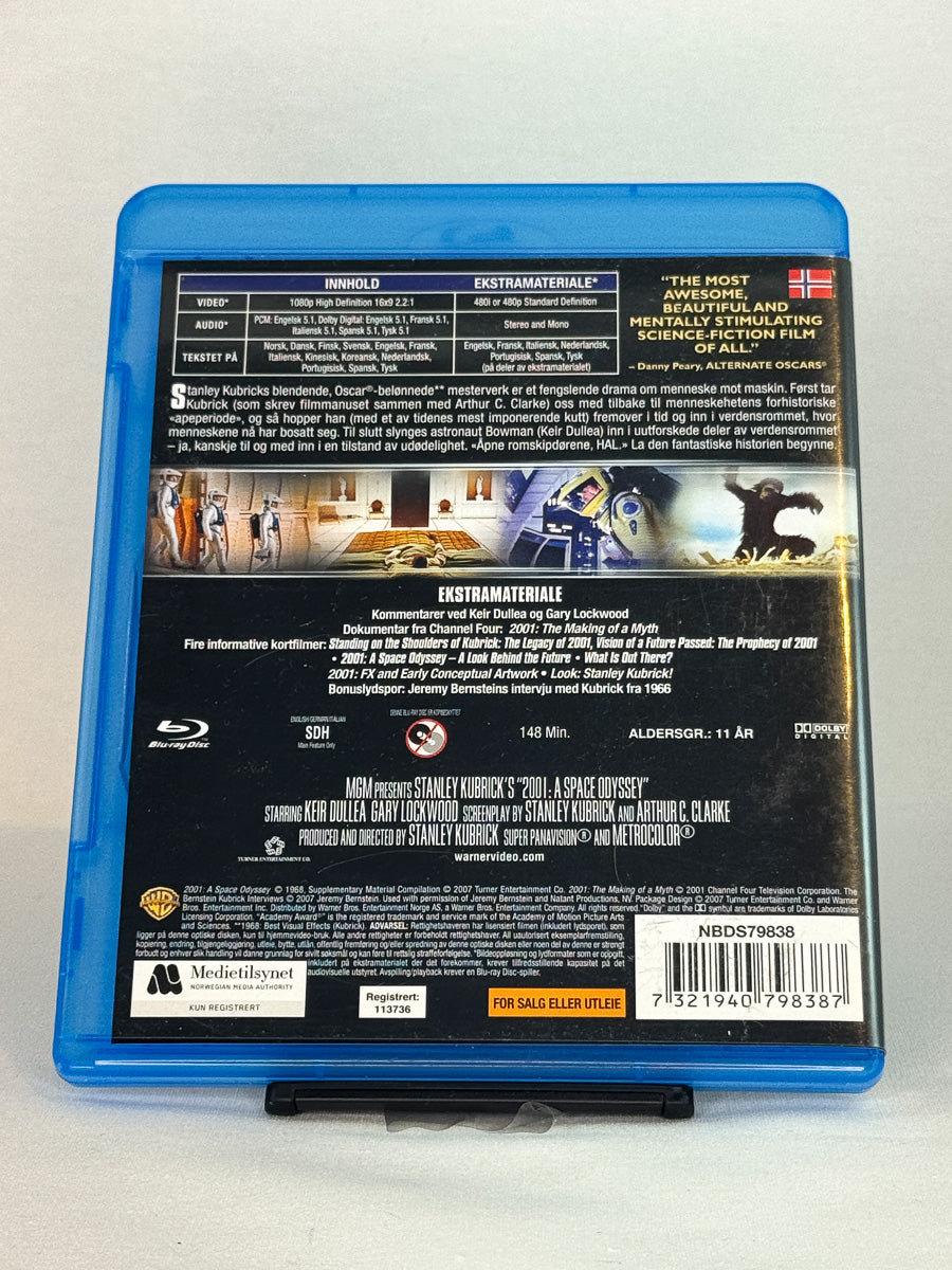 Bakside av Blu-ray-cover til 2001: A Space Odyssey – informasjon om Kubricks klassiker på brukt Blu-ray fra Brukbar Film