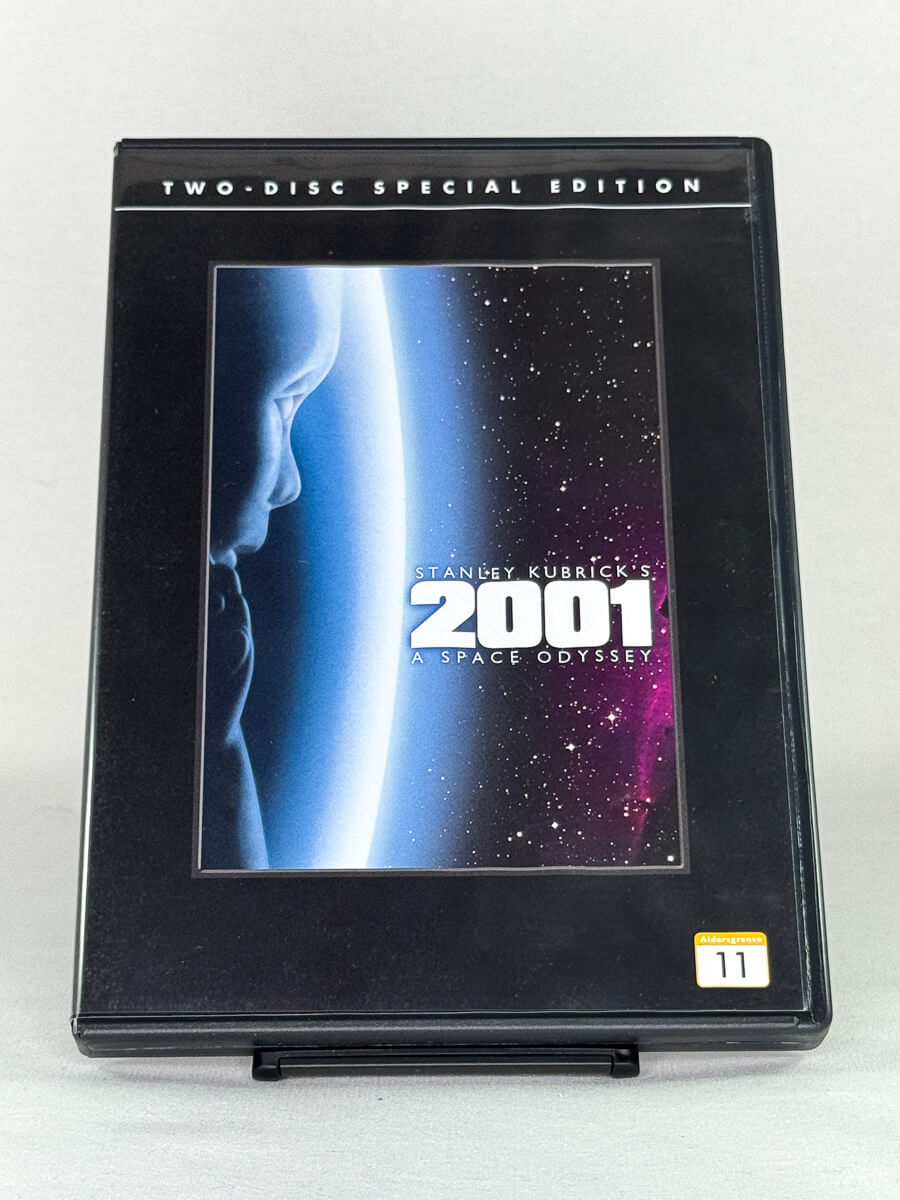 DVD-forside til filmen 2001: A Space Odyssey
Originalt cover brukt for produktbilde i nettbutikken Brukbar Film