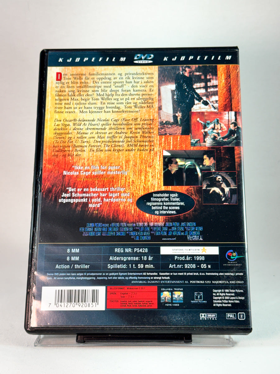 Bakside av cover til 8MM, brukt DVD hos Brukbar Film