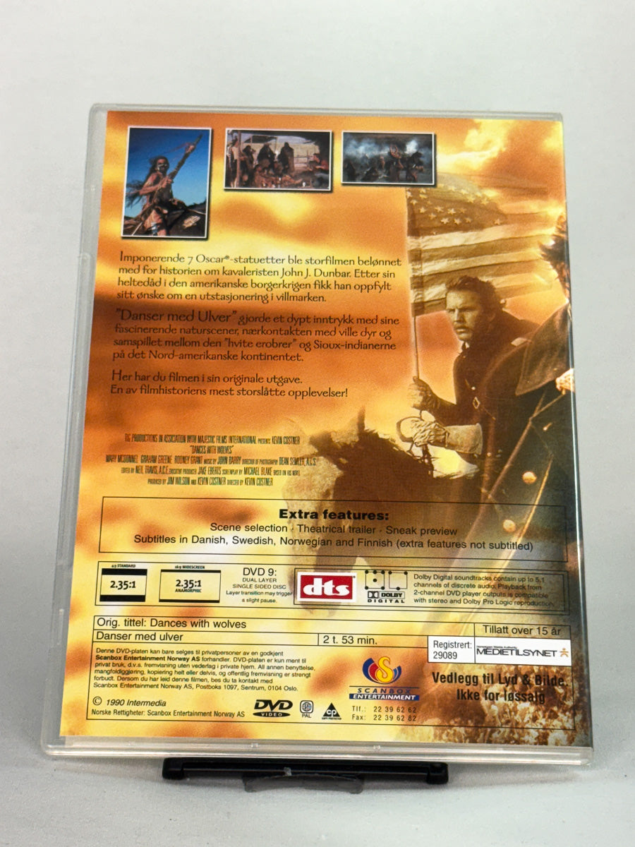 Bakside av DVD-cover til Danser med Ulver – brukt DVD fra Brukbar Film 
