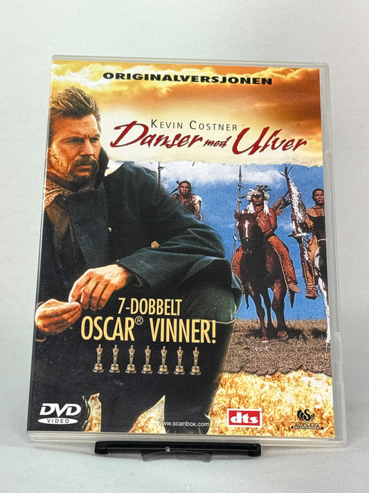 Forside av DVD-cover til Danser med Ulver – brukt DVD fra Brukbar Film 