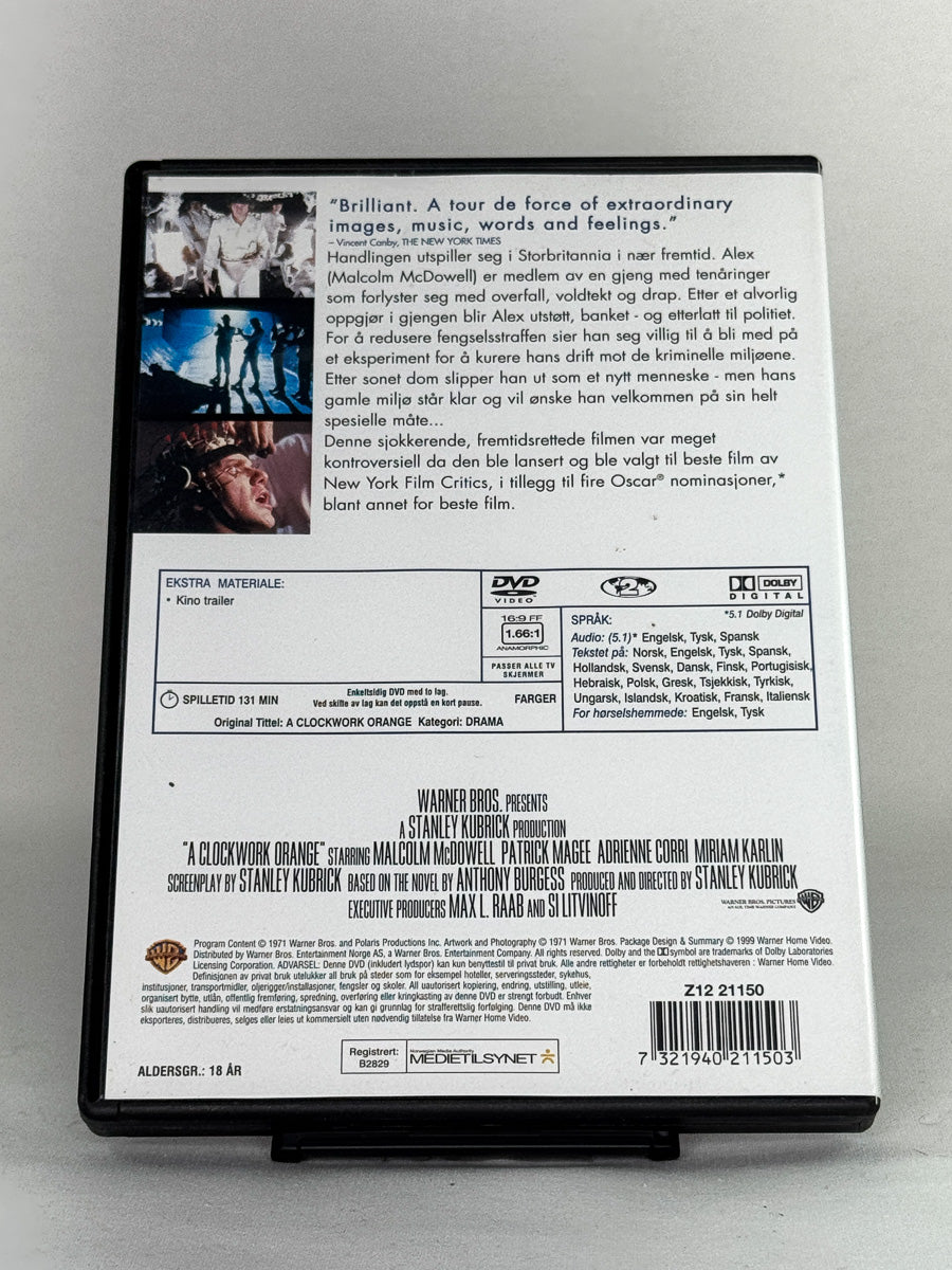 DVD-bakside til filmen A Clockwork Orange
Baksiden viser info, spesifikasjoner og eventuell ekstratekst – produktbilde fra nettbutikken Brukbar Film