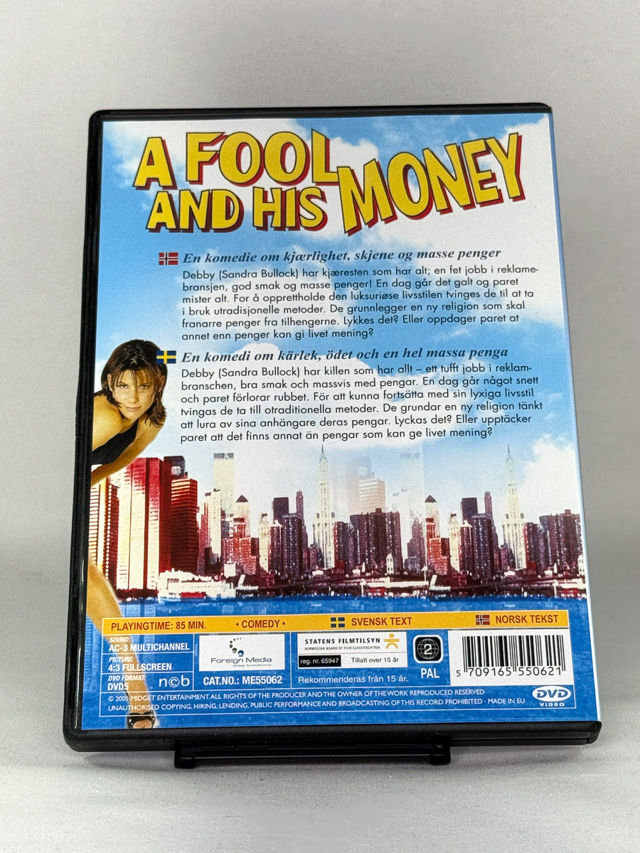 DVD-bakside til filmen A Fool and His Money
Baksiden viser info, spesifikasjoner og eventuell ekstratekst – produktbilde fra nettbutikken Brukbar Film