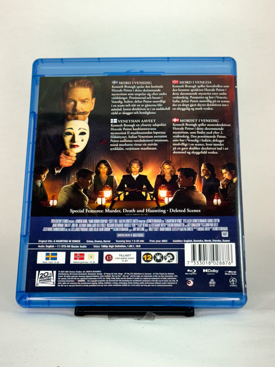 Bakside av Blu-ray-cover til A Haunting in Venice – brukt utgave av det gotiske krimdramaet med Kenneth Branagh hos Brukbar Film.
