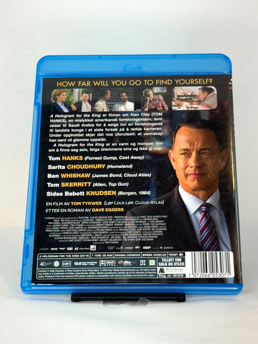 Bakside av Blu-ray-cover for A Hologram for the King – brukt original Blu-ray film med spesifikasjoner hos Brukbar Film