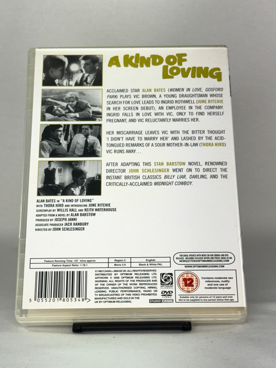 DVD-bakside til filmen A Kind of Loving
Baksiden viser info, spesifikasjoner og eventuell ekstratekst – produktbilde fra nettbutikken Brukbar Film