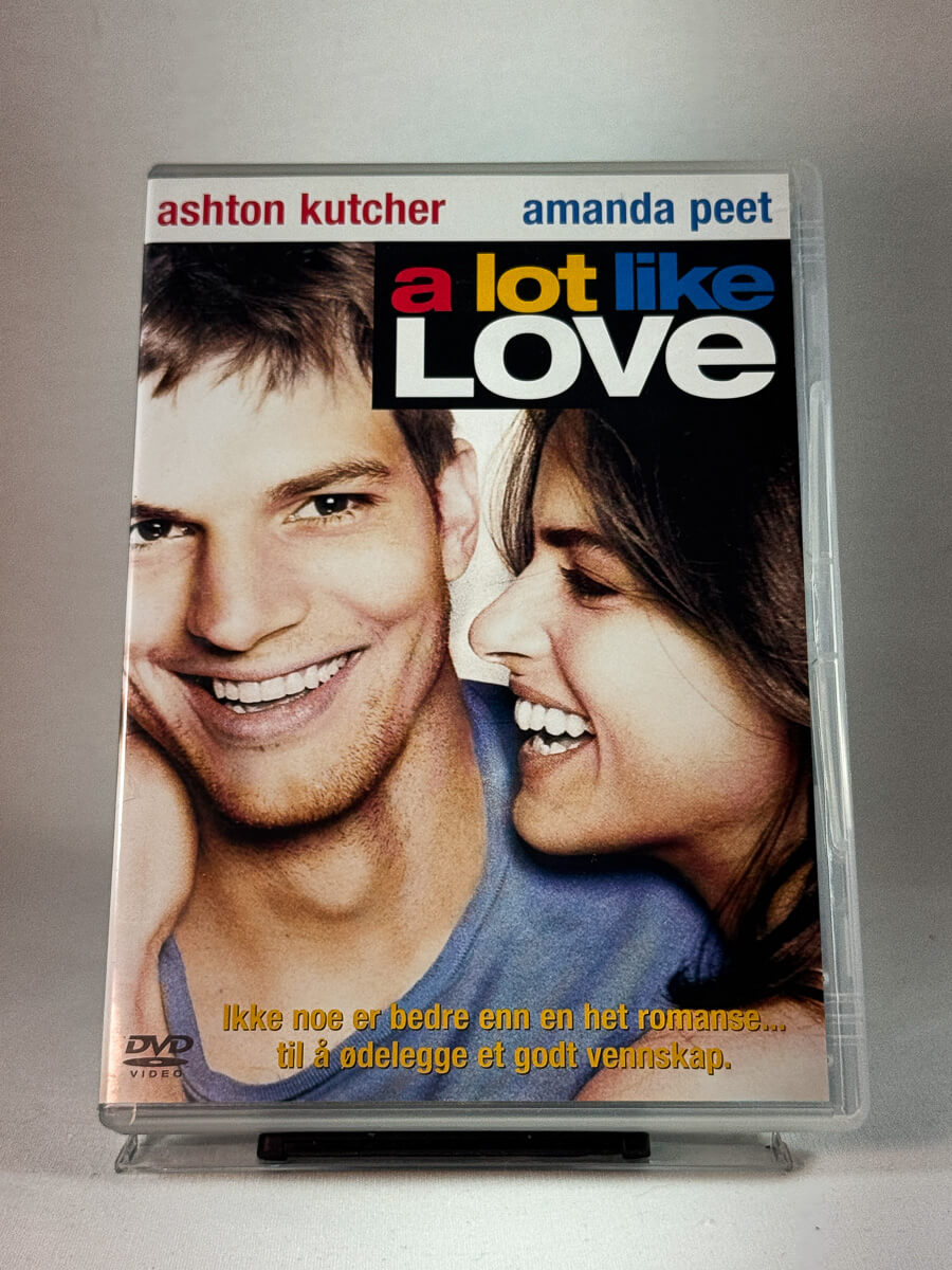 Forside av cover til A Lot Like Love, brukt DVD hos Brukbar Film