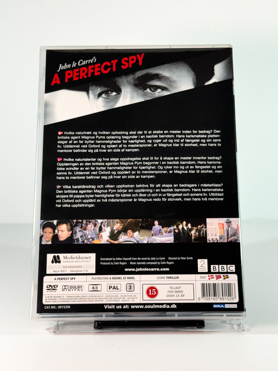Bakside av cover til A Perfect Spy, brukt original DVD hos Brukbar Film