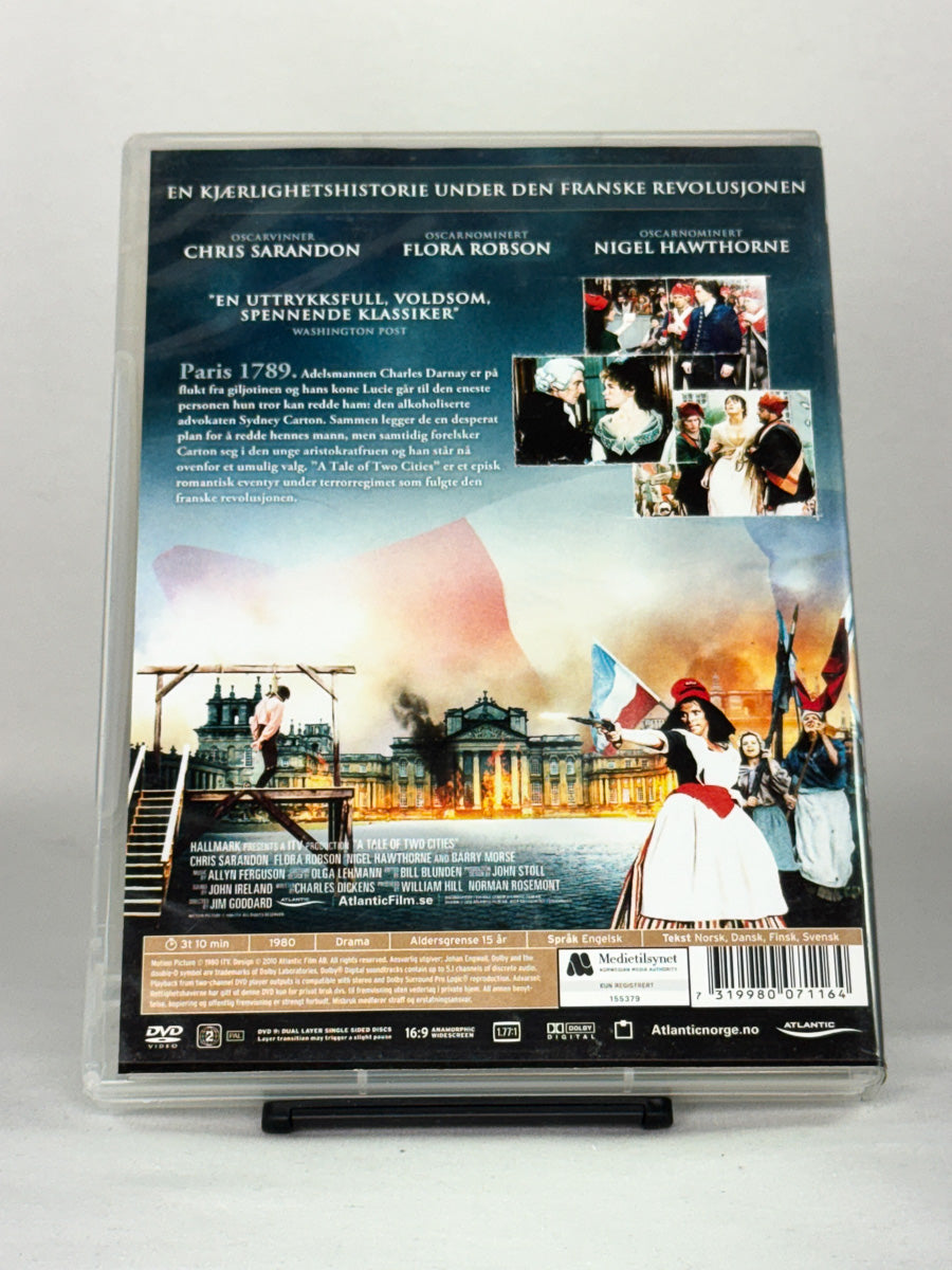 DVD-bakside til filmen A Tale of Two Cities
Baksiden viser info, spesifikasjoner og eventuell ekstratekst – produktbilde fra nettbutikken Brukbar Film
