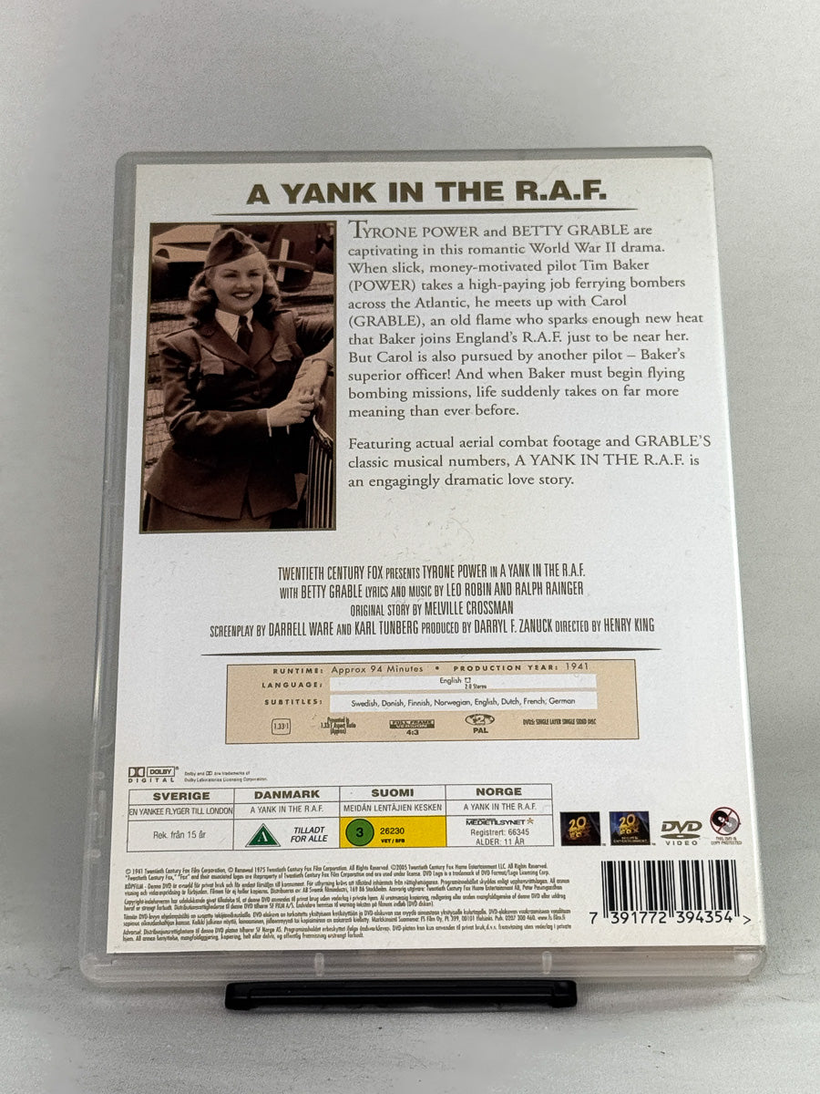 DVD-bakside til filmen A Yank in the R.A.F.
Baksiden viser info, spesifikasjoner og eventuell ekstratekst – produktbilde fra nettbutikken Brukbar Film