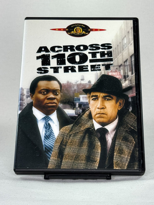 Forside av DVD-cover til Across 110th Street – 70-talls actiondrama med Anthony Quinn og Yaphet Kotto, brukt DVD hos Brukbar Film.