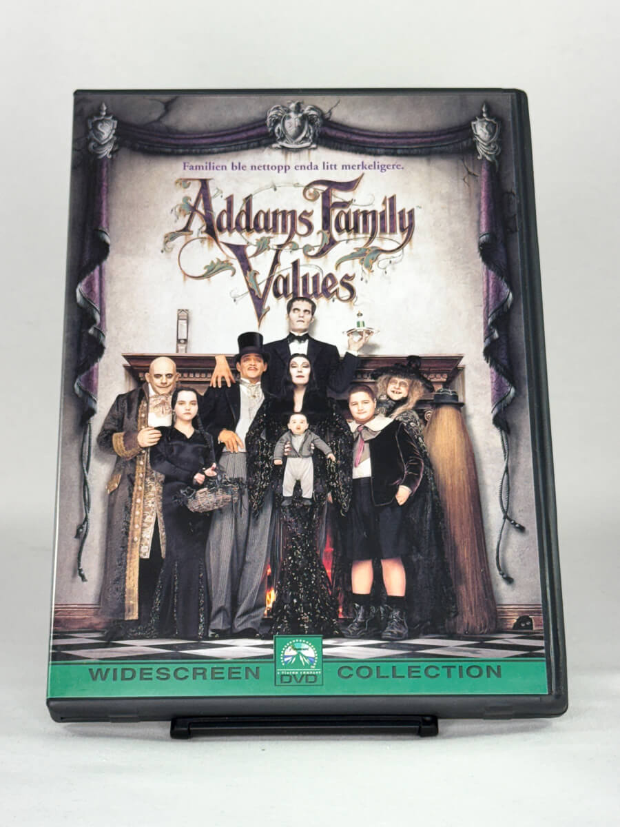 DVD-forside til filmen Addams Family Values
Originalt cover brukt for produktbilde i nettbutikken Brukbar Film