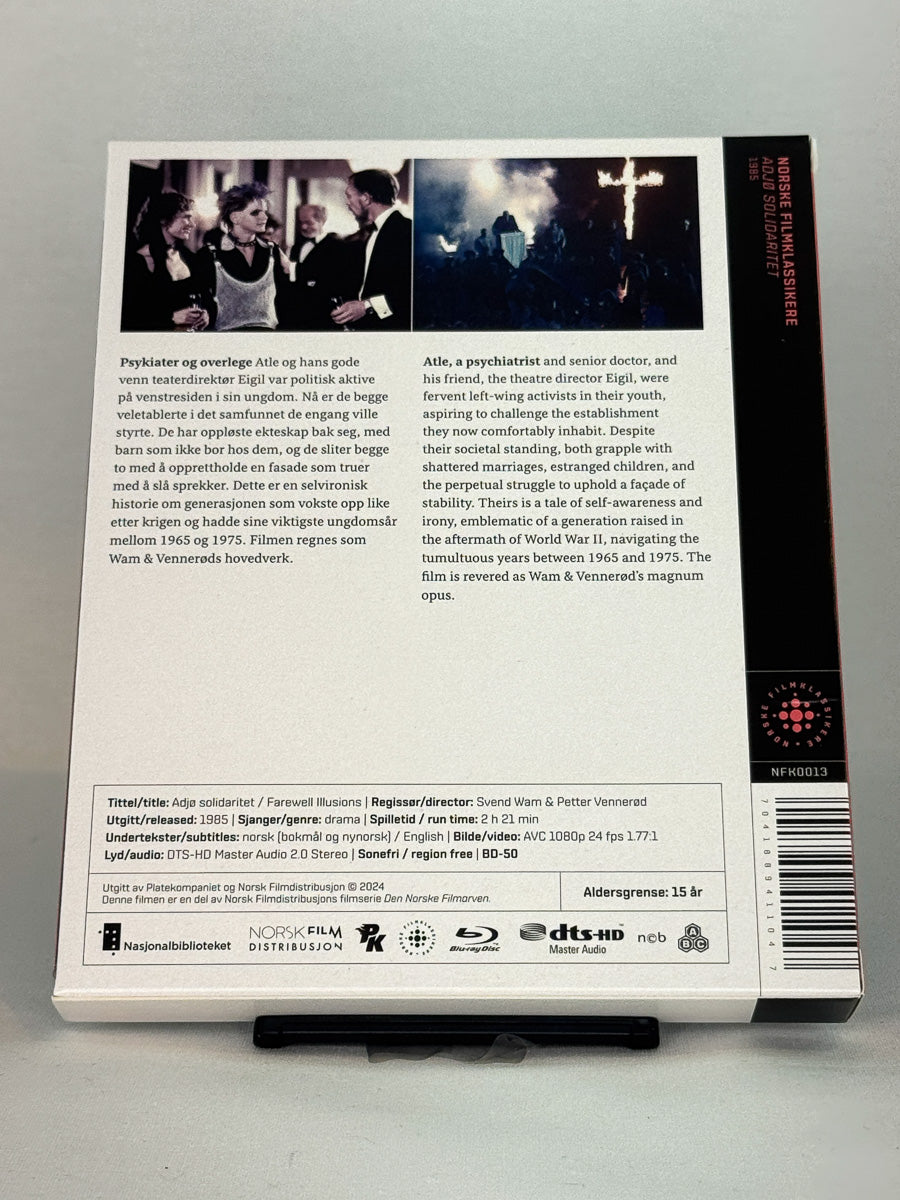 Bakside av Blu-ray-cover til filmen Adjø solidaritet – kjøp brukte filmer på Blu-ray hos Brukbar Film