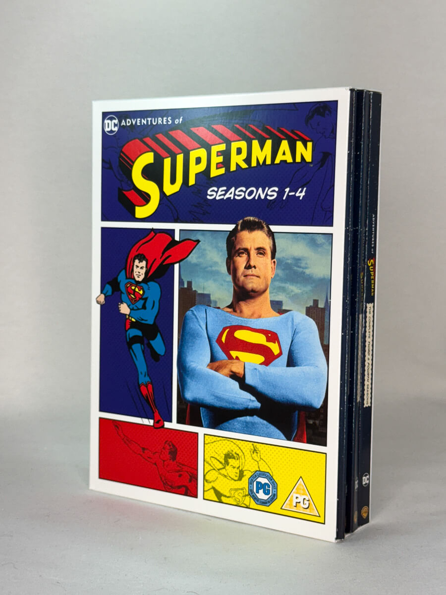 Forside av DVD-coveret til Adventures of Superman – Seasons 1–4, vist i brukte DVD-format med tydelig superheltmotiv og klassisk design, tilgjengelig hos Brukbar Film.