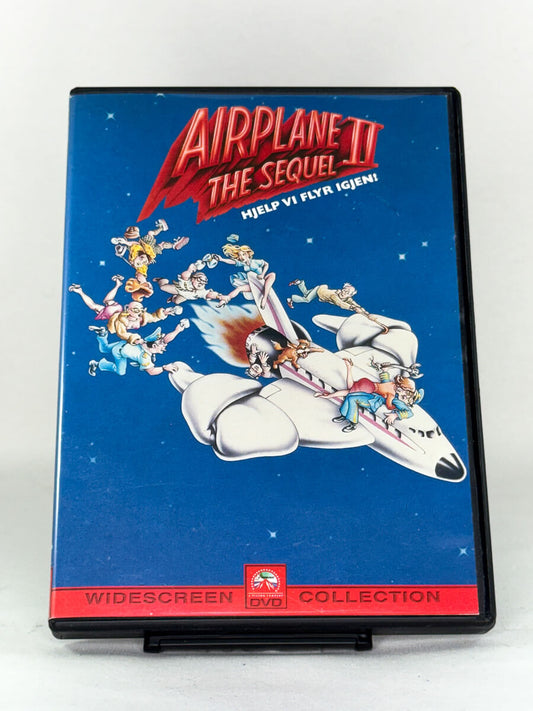 DVD-forside til filmen Airplane II - Hjelp vi flyr igjen!
Originalt cover brukt for produktbilde i nettbutikken Brukbar Film