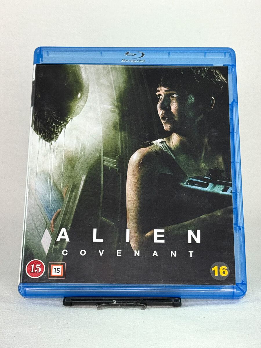 Forside av Blu-ray-cover til Alien: Covenant – Ridley Scotts nervepirrende oppfølger i Alien-sagaen, brukt film hos Brukbar Film.