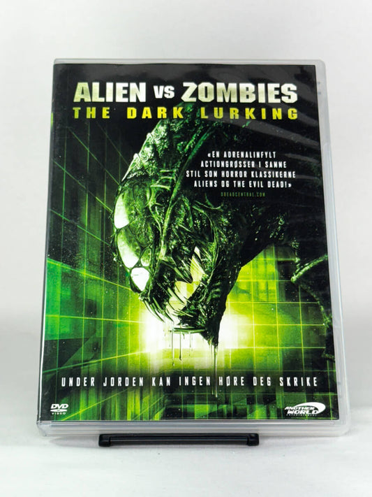 DVD-forside til filmen Alien vs Zombies: The Dark Lurking
Originalt cover brukt for produktbilde i nettbutikken Brukbar Film