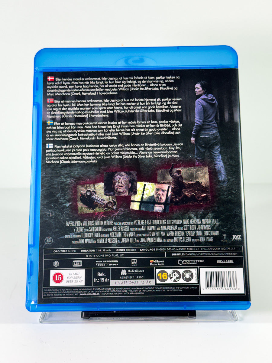 Bakside av cover til Alone, bruktfilm på Blu-ray hos Brukbar Film