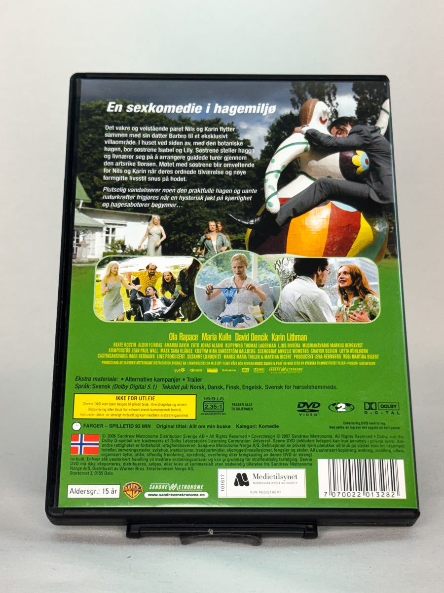 Baksidebilde av Alt om min busk DVD-cover, erotisk komedie med Ola Rapace – brukt DVD-film hos Brukbar Film