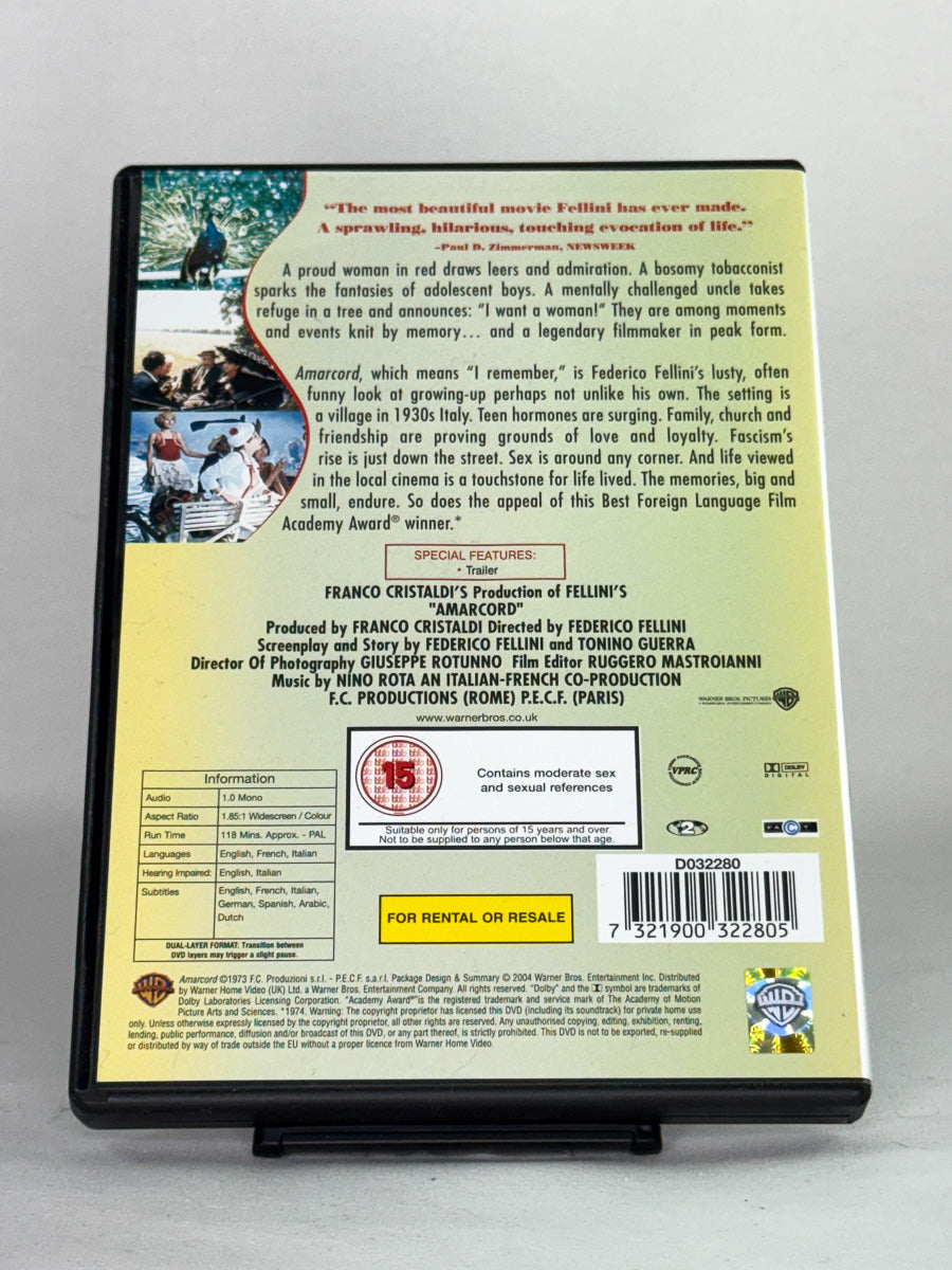 DVD-bakside til filmen Amarcord
Baksiden viser info, spesifikasjoner og eventuell ekstratekst – produktbilde fra nettbutikken Brukbar Film