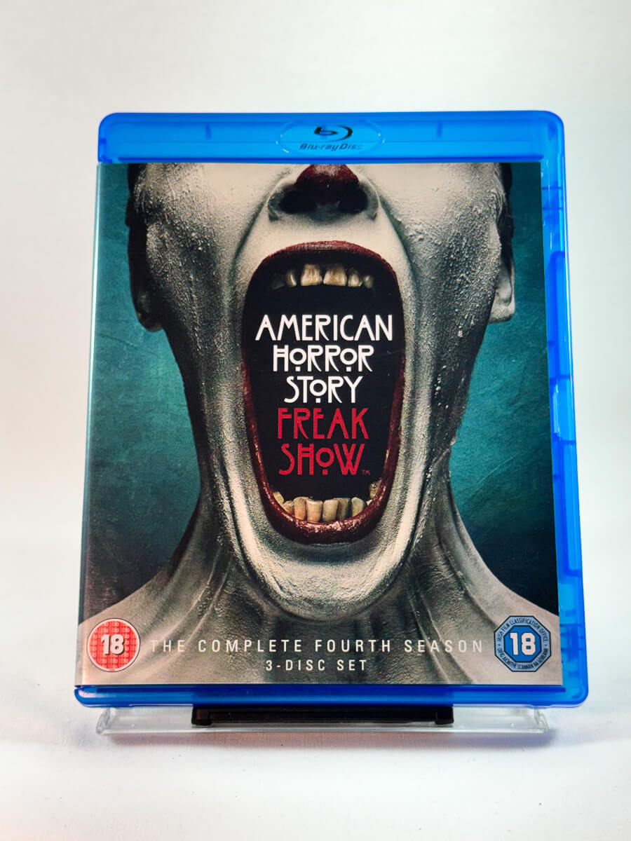 Forside av cover til American Horror Story: Freak Show, brukt Blu-ray hos Brukbar Film