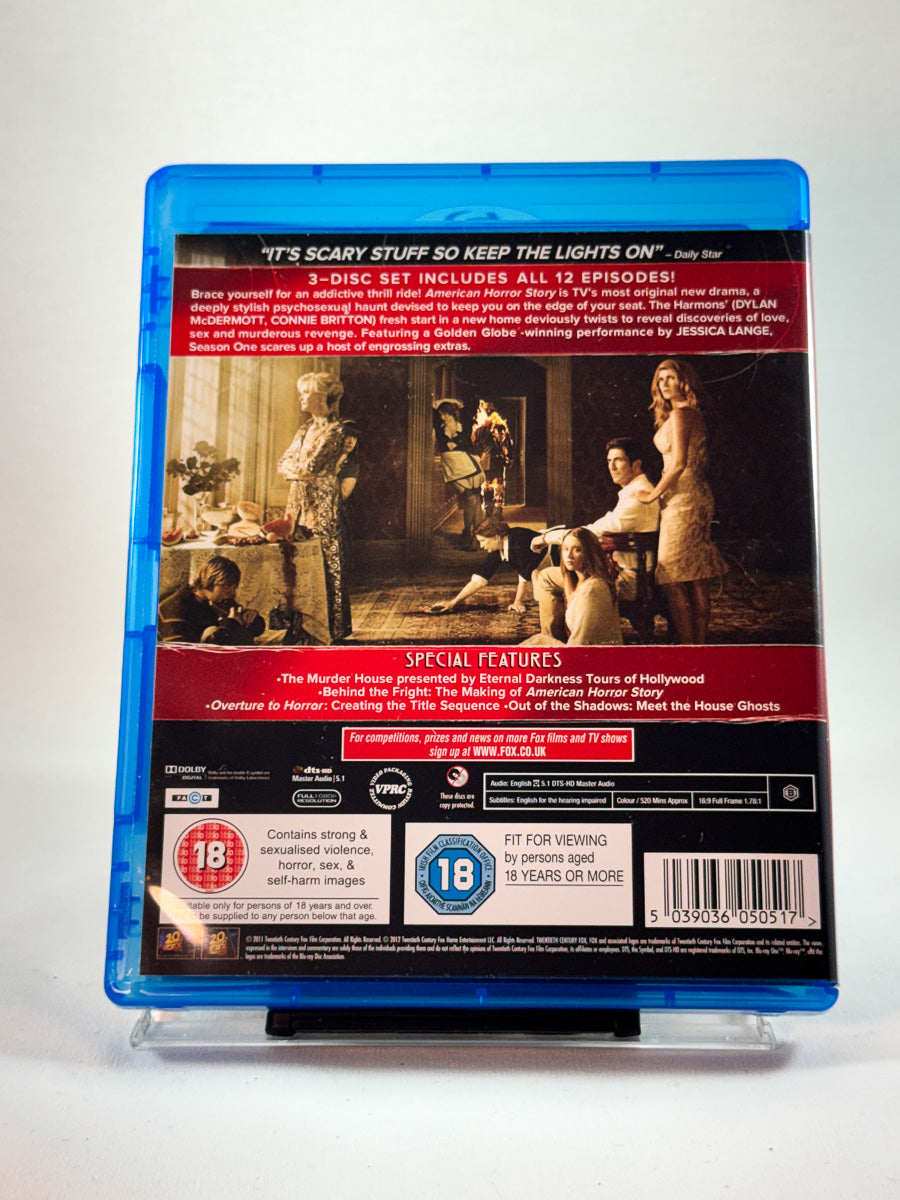 Bakside av cover til American Horror Story – Sesong 1, brukt Blu-ray hos Brukbar Film