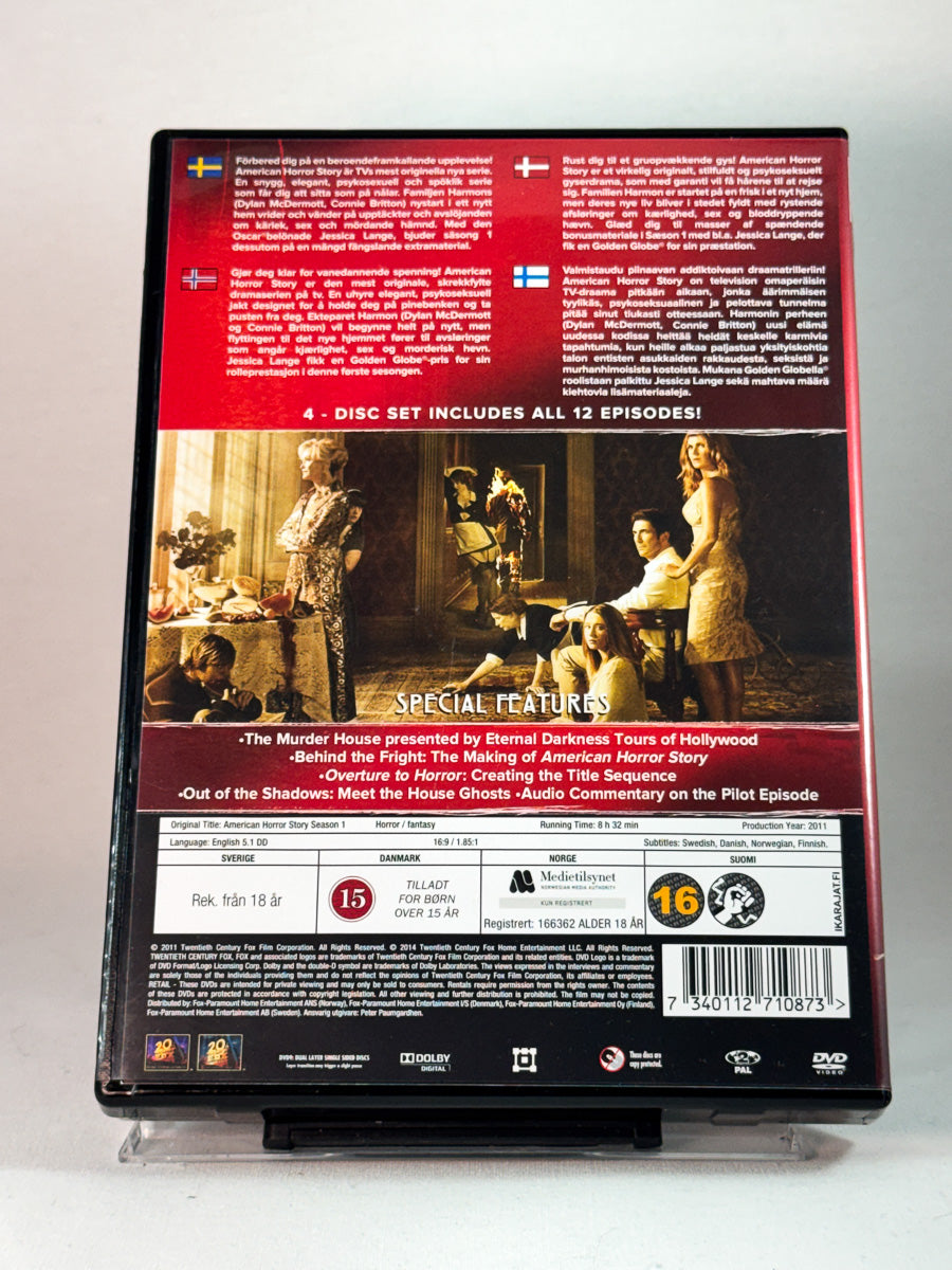 Bakside av DVD-cover for American Horror Story sesong 1, bruktfilm hos nettbutikken Brukbar Film