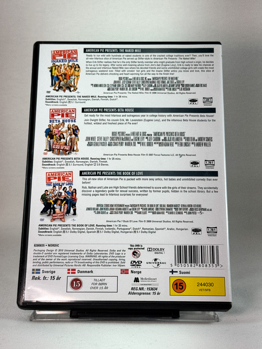 Bakside av cover til American Pie Presents: The Naked Mile / Beta House / The Book of Love, brukt original DVD hos Brukbar Film