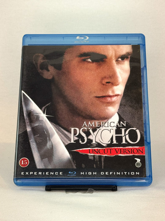 Forside av Blu-ray-cover til American Psycho (Uncut Version) – brukt kultfilm tilgjengelig hos Brukbar Film