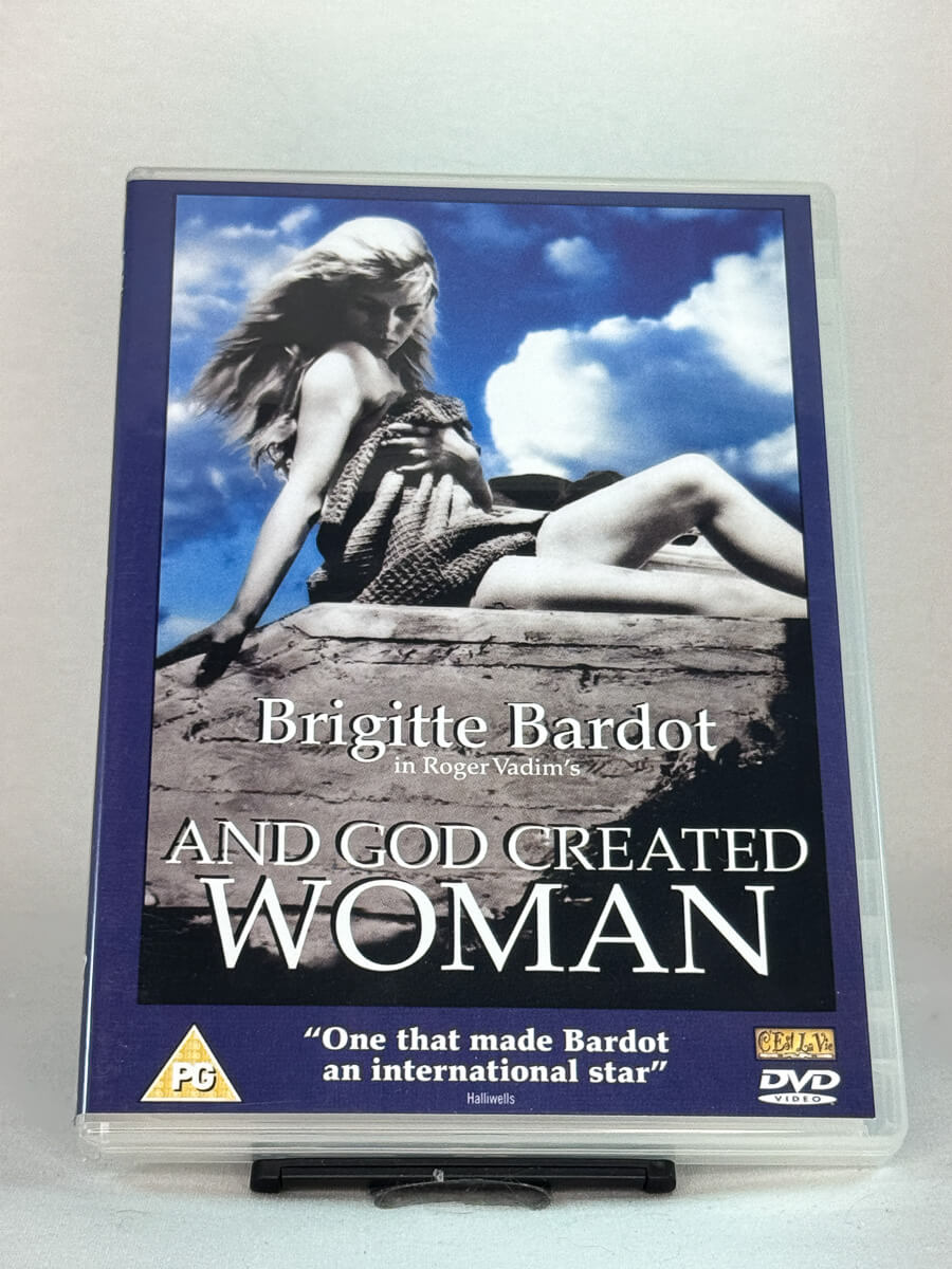 Forside av DVD-cover til And God Created Woman, brukt DVD hos Brukbar Film