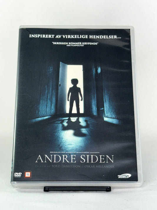 DVD-forside til filmen Andre siden
Originalt cover brukt for produktbilde i nettbutikken Brukbar Film