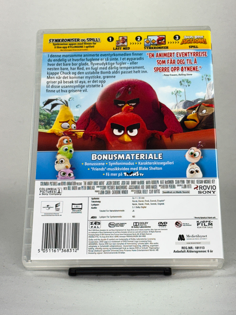 Bakside av DVD-cover til Angry Birds Filmen – morsom familiekomedie med fargerik animasjon og norsk tale – kjøp brukte DVD-filmer for hele familien hos Brukbar Film.