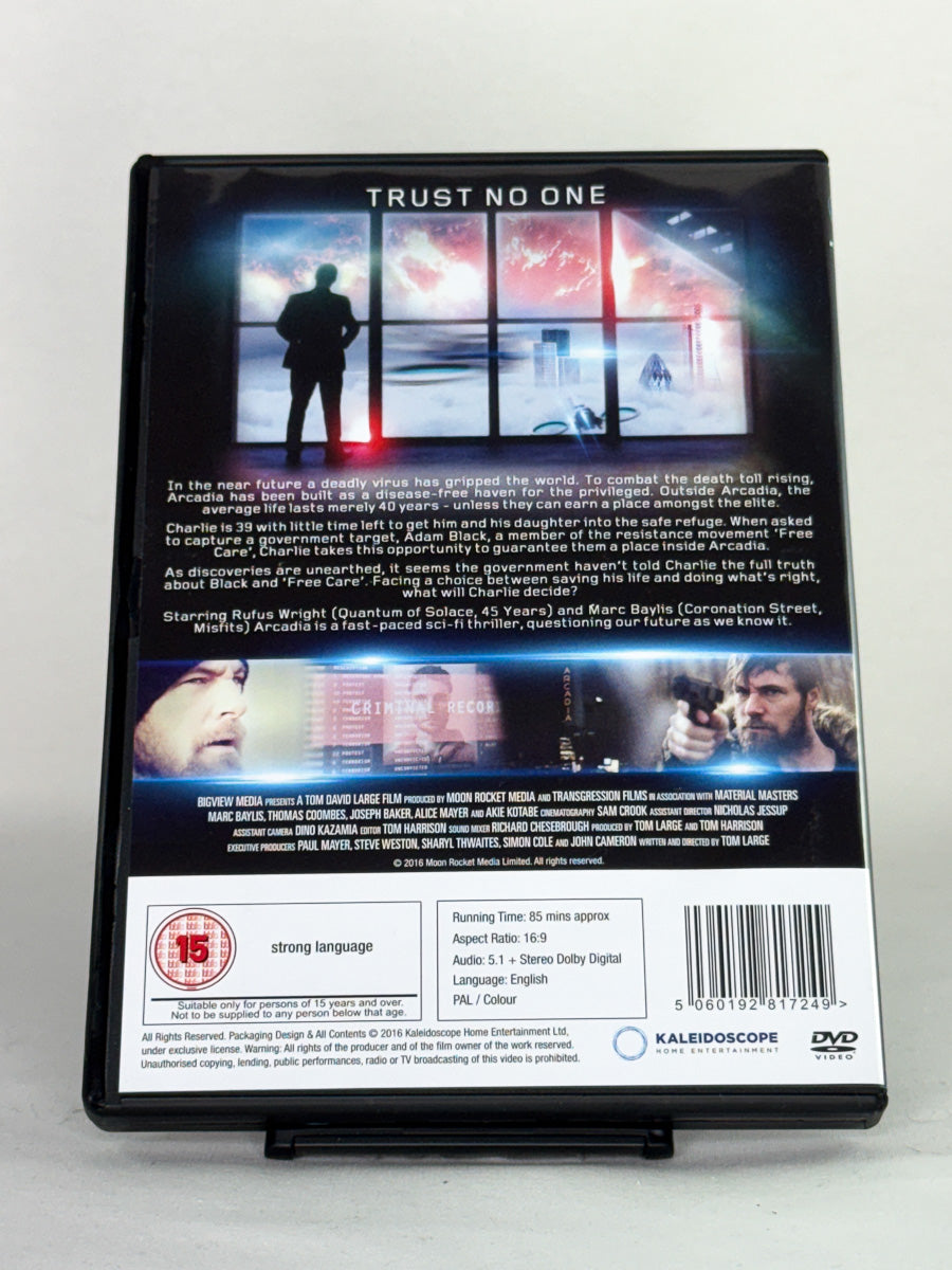 DVD-bakside til filmen Arcadia
Baksiden viser info, spesifikasjoner og eventuell ekstratekst – produktbilde fra nettbutikken Brukbar Film