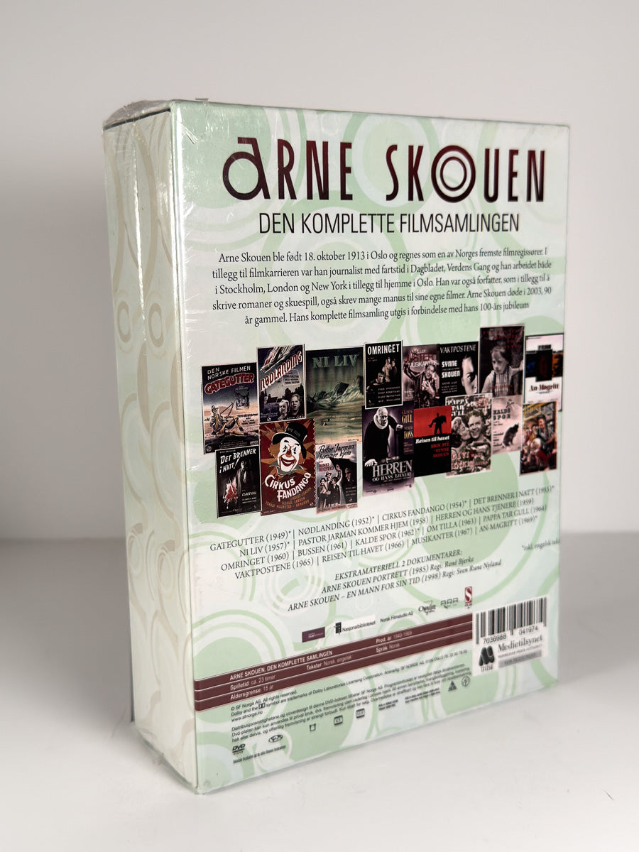 Bakside av cover til Arne Skouen – Den komplette filmsamlingen på DVD