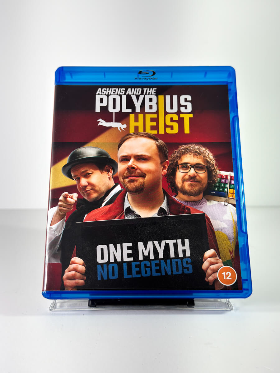 Forside av cover til Ashens and the Polybius Heist på Blu-ray