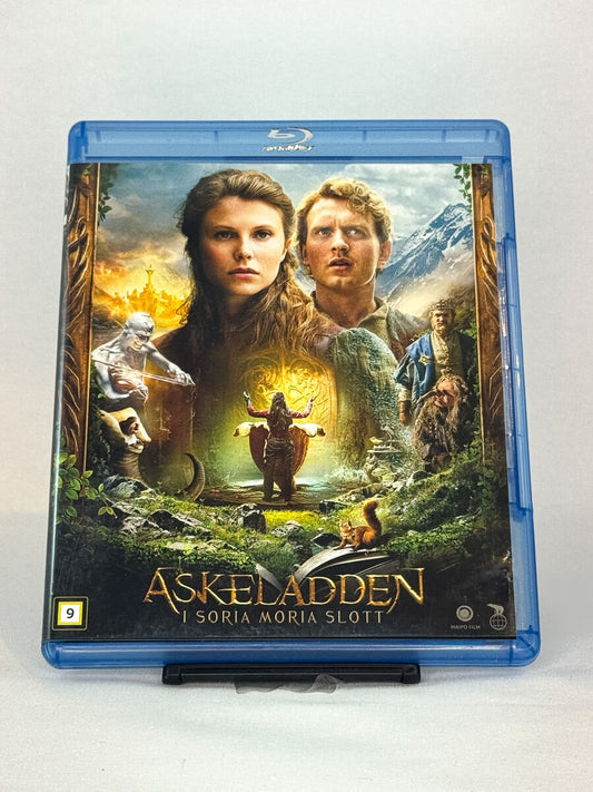Forside av DVD-cover til Askeladden – I Soria Moria slott – norsk fantasyfilm, brukt forsidecover hos Brukbar Film