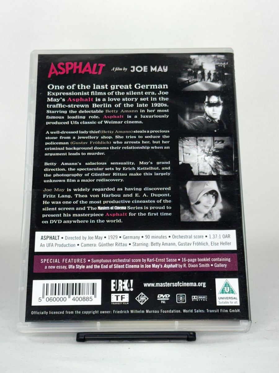 DVD-bakside til filmen Asphalt
Baksiden viser info, spesifikasjoner og eventuell ekstratekst – produktbilde fra nettbutikken Brukbar Film