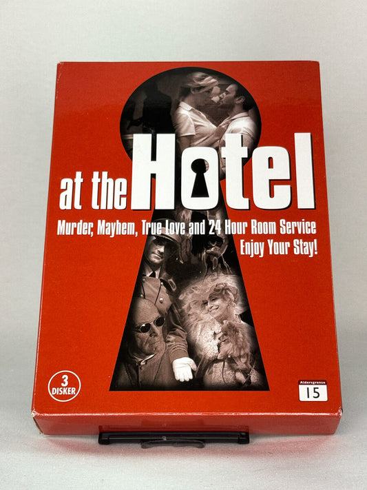 Forside av DVD-cover til At the Hotel – brukt originalfilm på DVD tilgjengelig hos Brukbar Film.