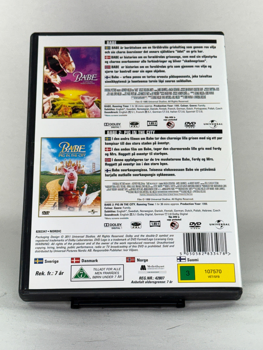 DVD-bakside til filmen Babe Double
Baksiden viser info, spesifikasjoner og eventuell ekstratekst – produktbilde fra nettbutikken Brukbar Film
